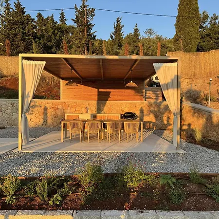 فيلة Limestone House Athánion